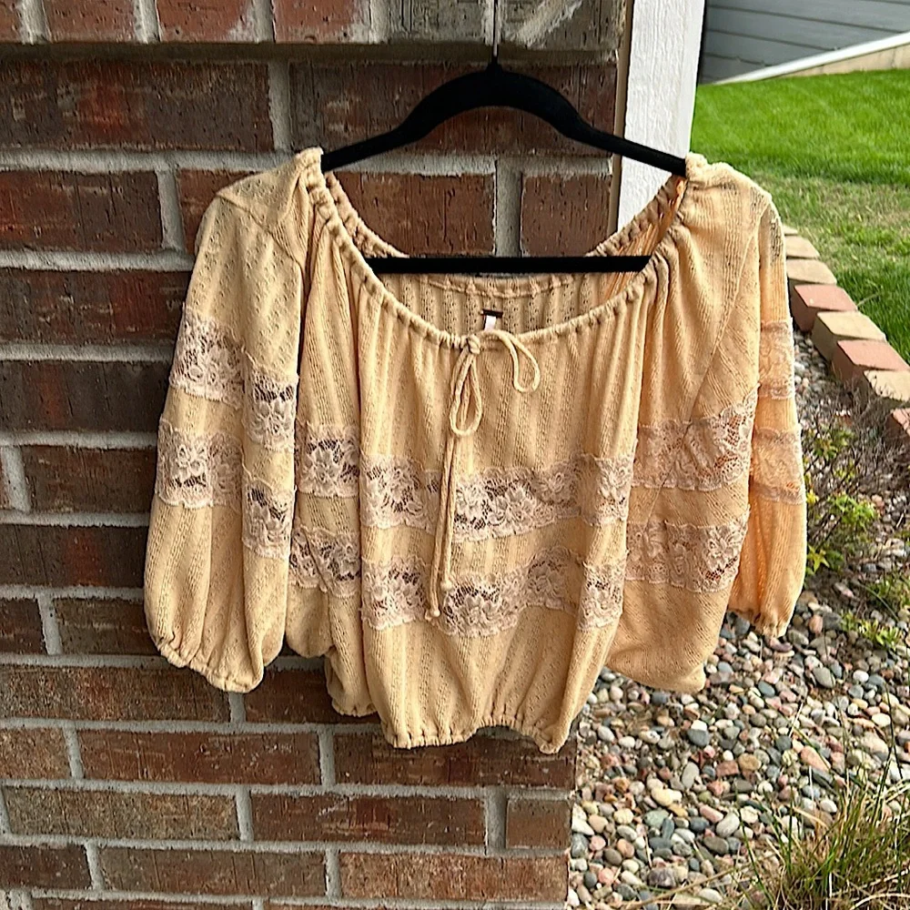 FREE PEOPLE Ladies S Elegant Cream & Lace Women's Crop Top